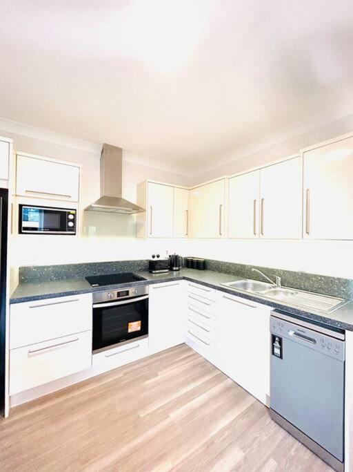 Luxury Top Location Rds, Aviva 5 Min Walk Apartamento